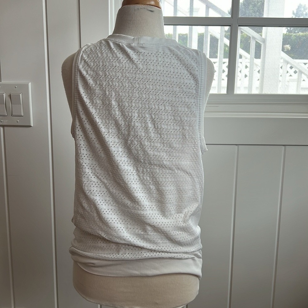 White mesh Lululemon athletic top - Picture 5 of 6